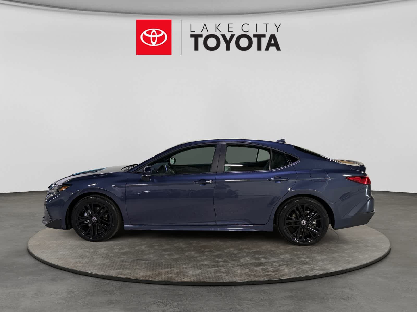 Used 2026 Toyota Camry SE FWD image 3