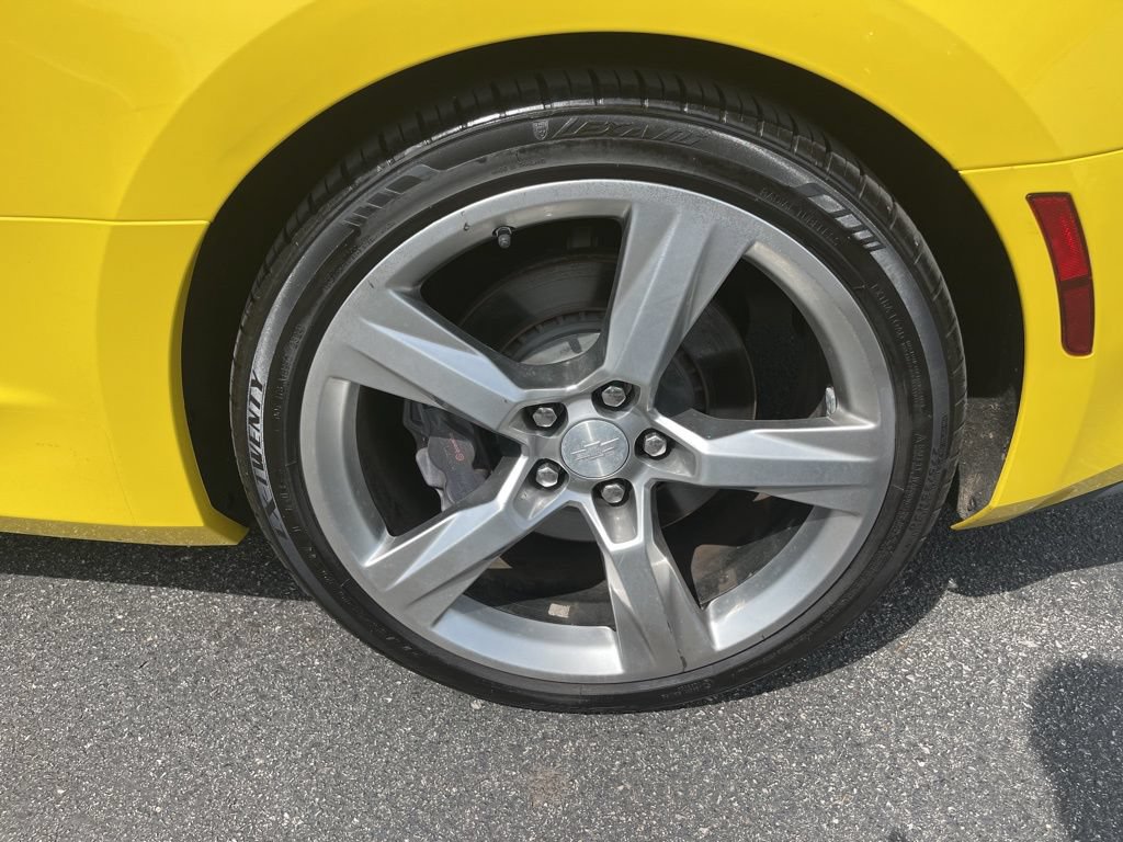 Used 2018 Chevrolet Camaro SS RWD image 9