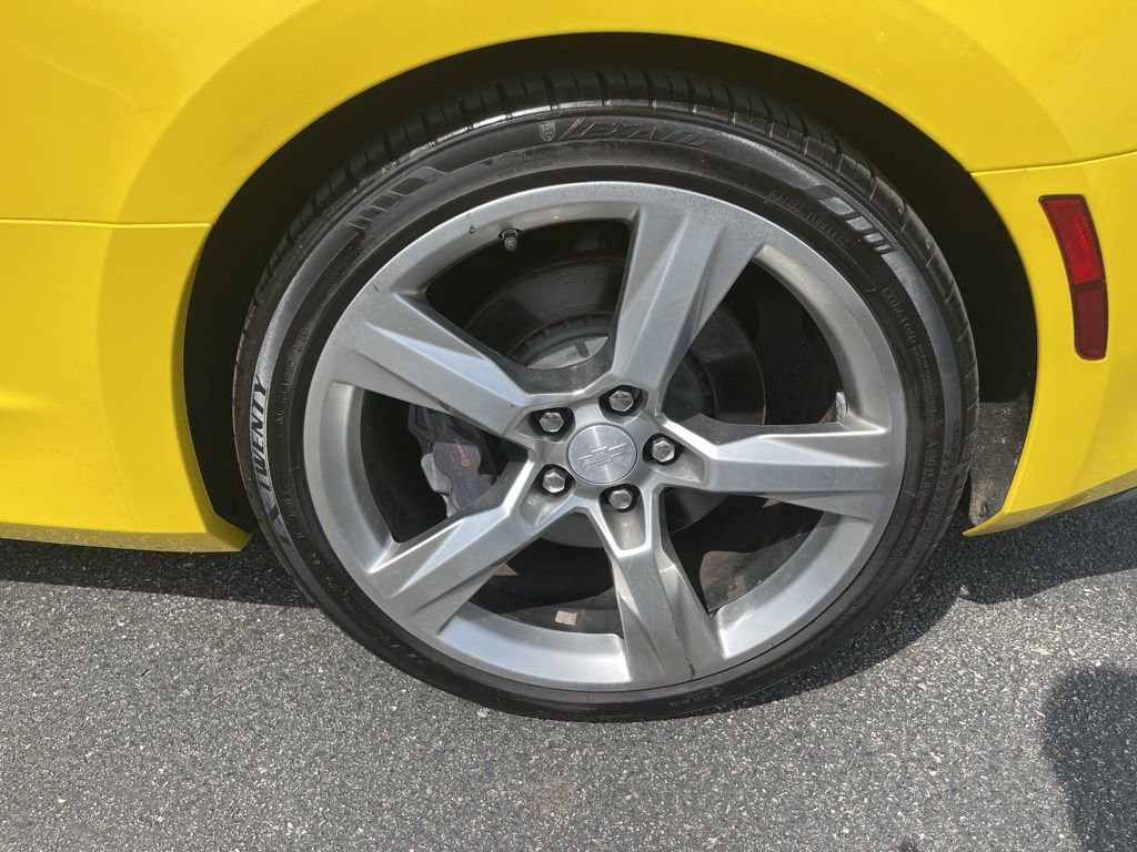 Used 2018 Chevrolet Camaro SS RWD image 9