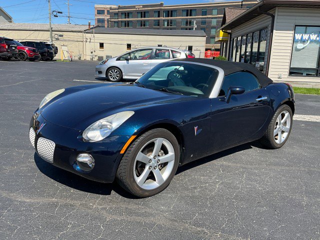 Used 2007 Pontiac Solstice Convertible w/ Premium Package RWD image 3