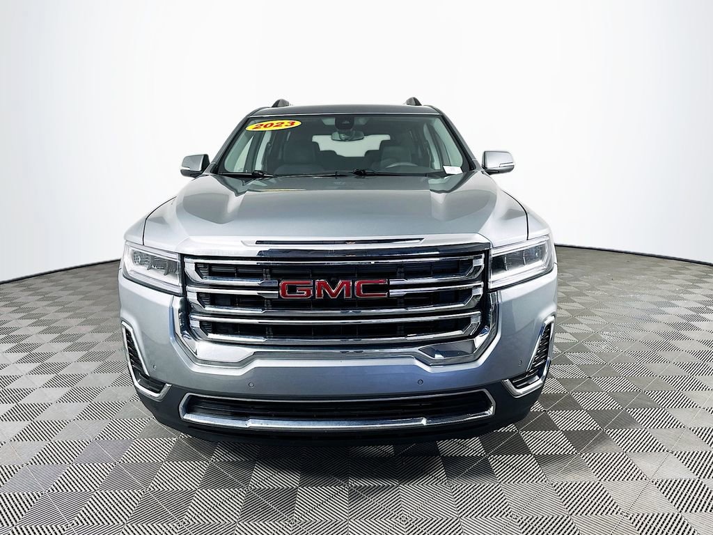 Used 2023 GMC Acadia SLE w/ Driver Convenience Package image 4