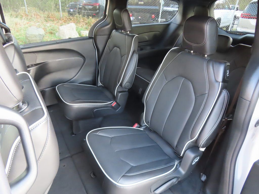 New 2026 Chrysler Pacifica Limited w/ S Appearance Package image 25