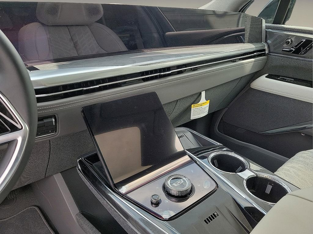 New 2025 Cadillac Escalade IQ Sport 1 w/ LPO, ONYX Package AWD/4WD image 18