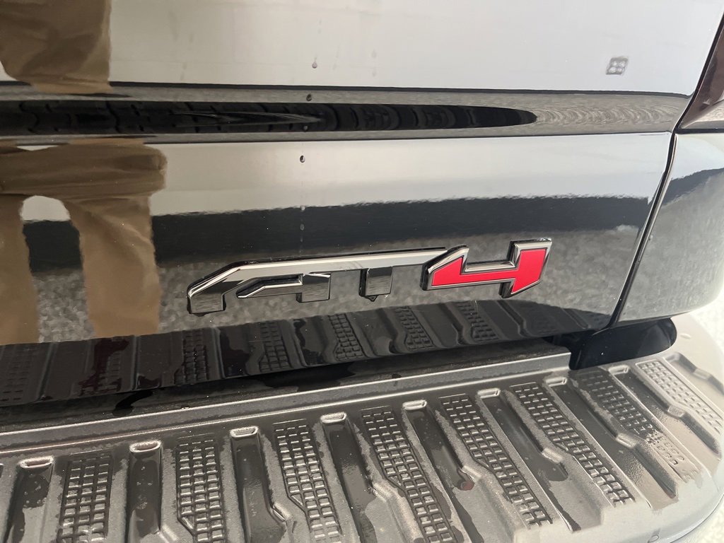 Used 2024 GMC Sierra 1500 AT4 w/ Technology Package image 4