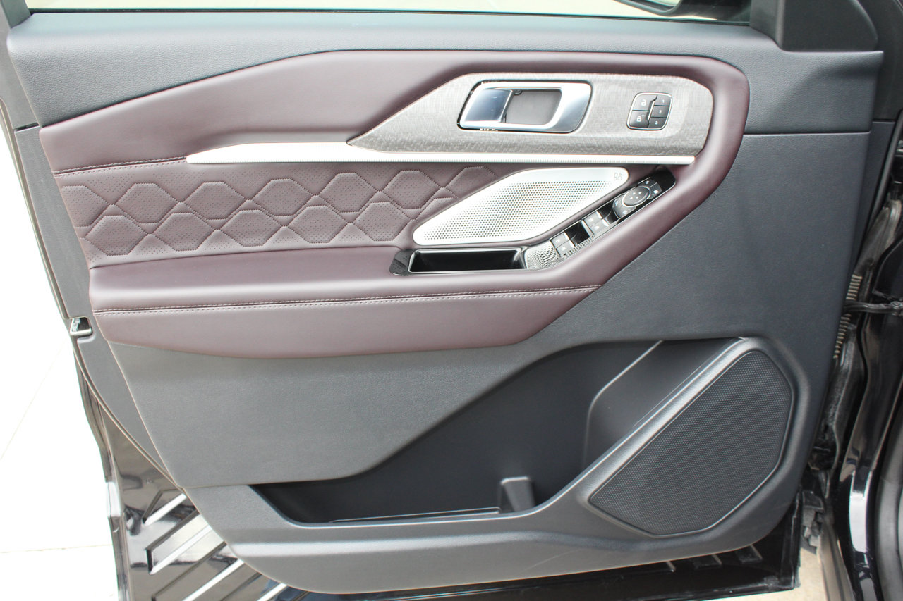 Used 2025 Ford Explorer Platinum w/ LUX Leather Package image 9