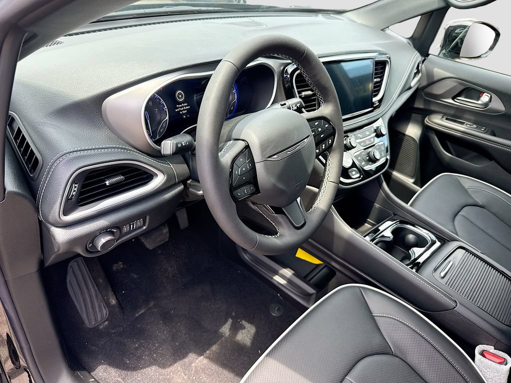 New 2027 Chrysler Pacifica Limited FWD image 9