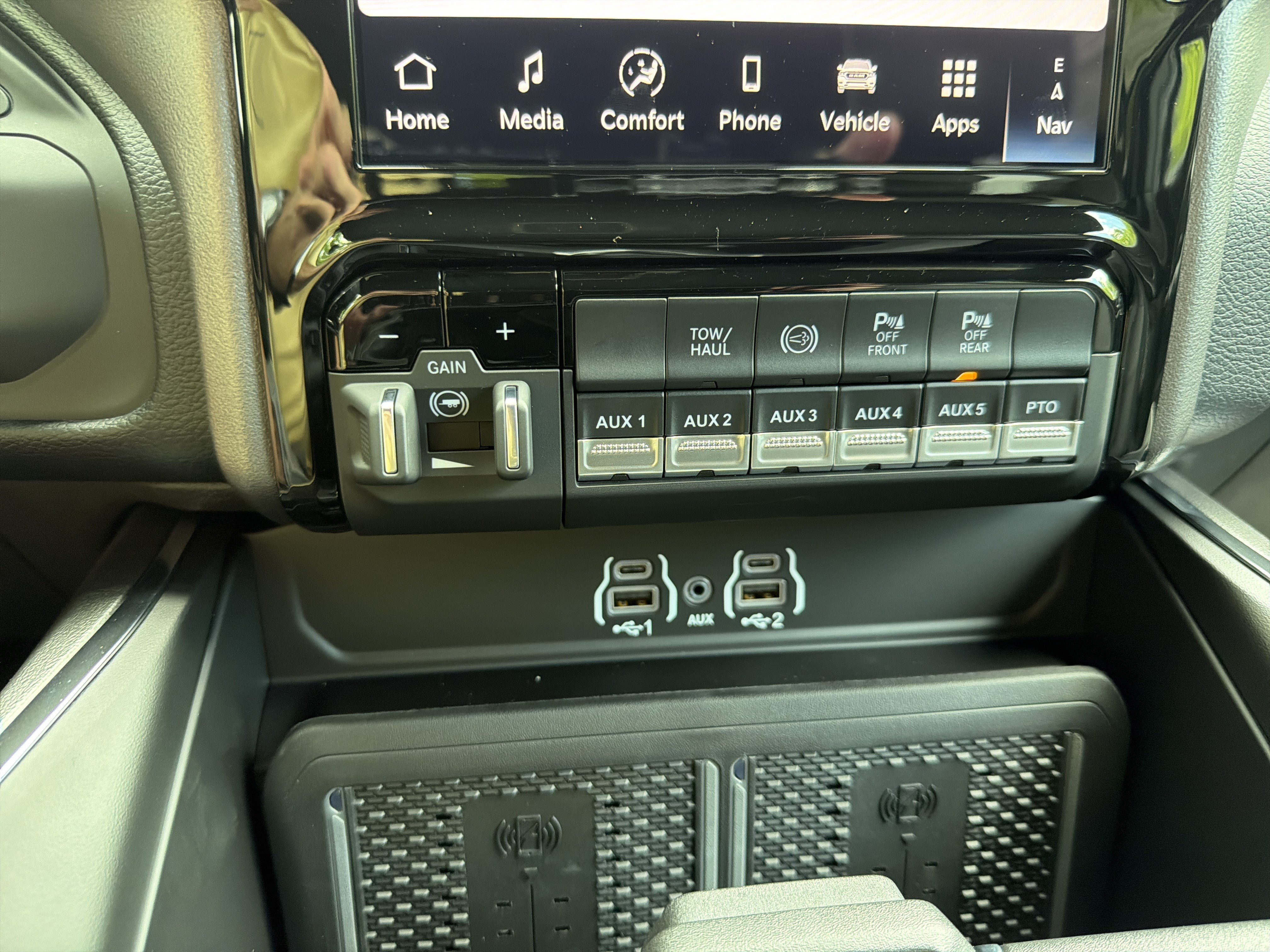 New 2026 RAM 5500 4x4 Crew Cab w/ Laramie Trim Package image 30
