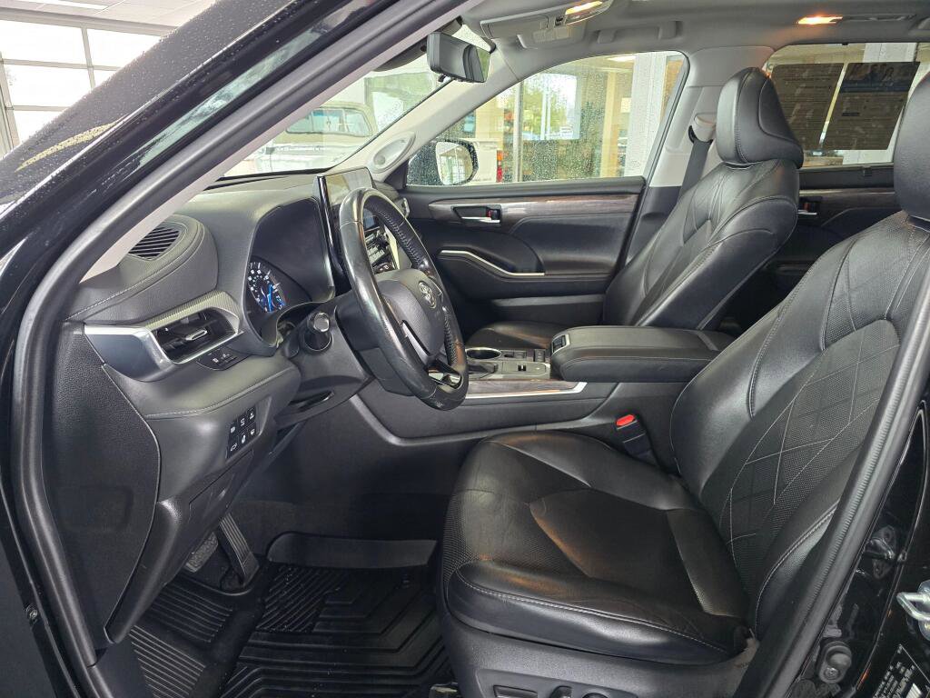 Used 2021 Toyota Highlander Platinum image 21