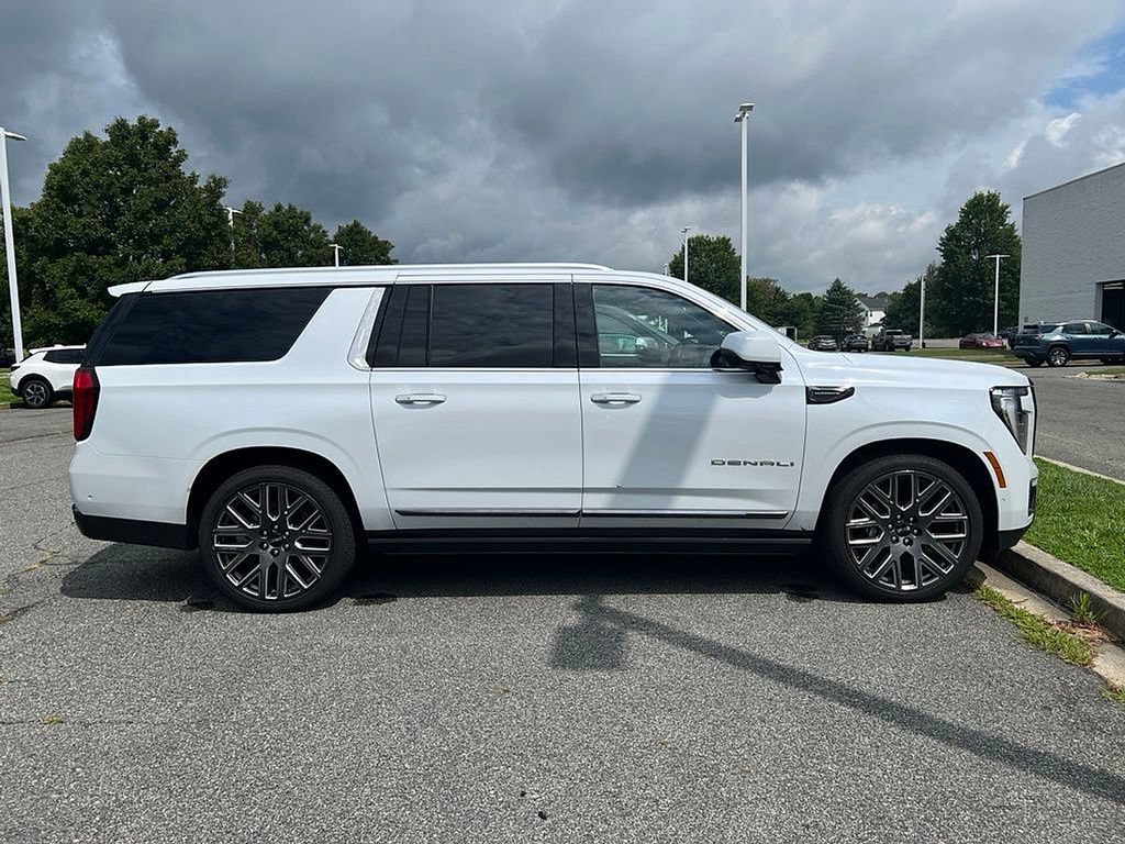 Used 2026 GMC Yukon XL Denali Ultimate w/ LPO, Floor Liner Package AWD/4WD image 9