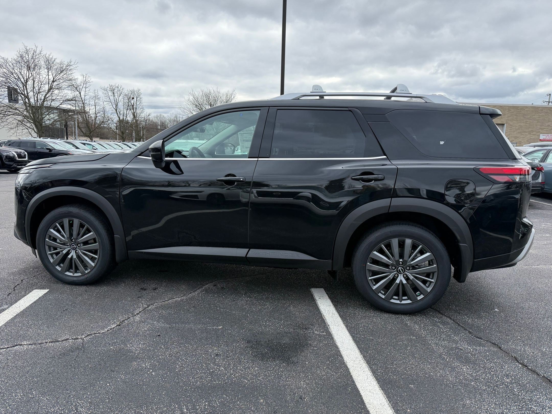 New 2025 Nissan Pathfinder SL w/ SL Premium Package image 9