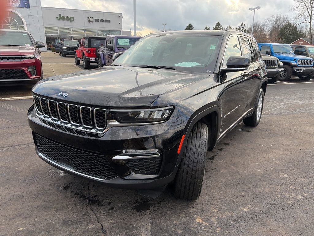 Used 2023 Jeep Grand Cherokee Limited image 2