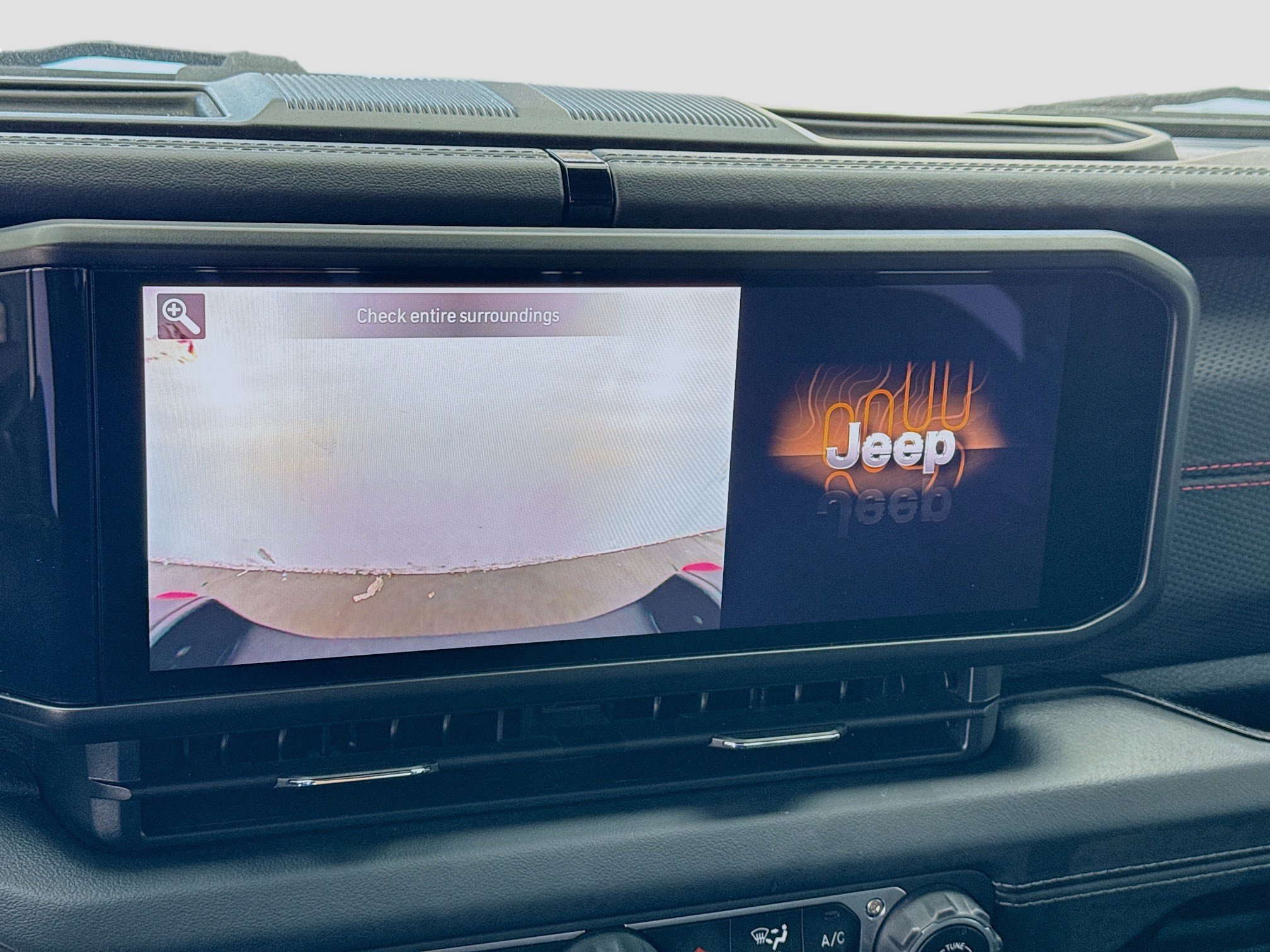 Used 2025 Jeep Gladiator Rubicon w/ Convenience Group AWD/4WD image 10