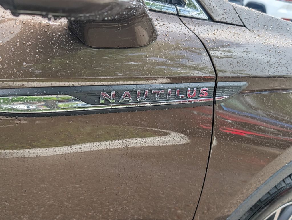 Used 2022 Lincoln Nautilus FWD image 16