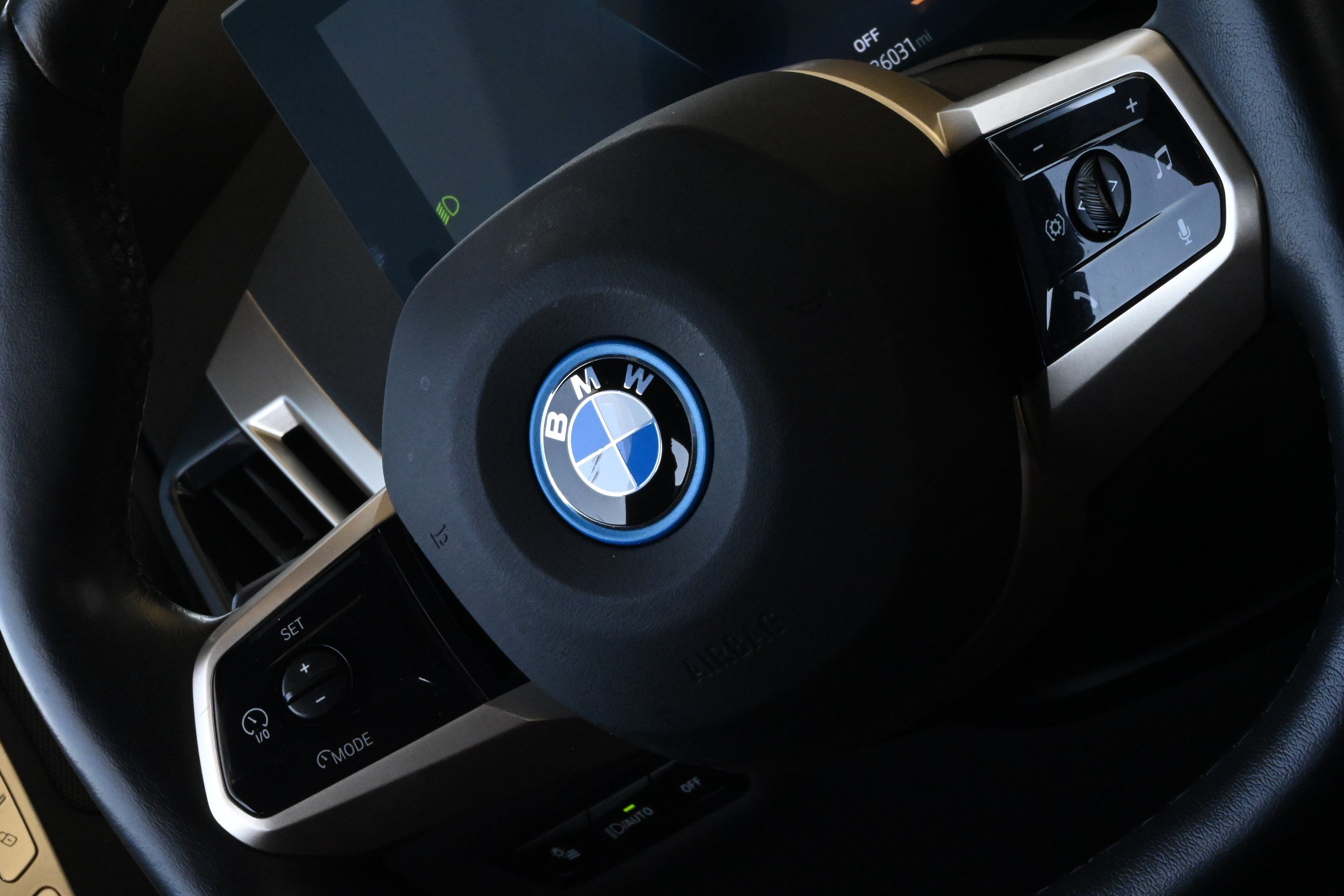 Used 2024 BMW iX xDrive50 w/ Premium Package AWD/4WD image 24