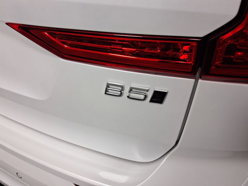 Certified 2024 Volvo XC60 B5 Core w/ Climate Package AWD/4WD image 11