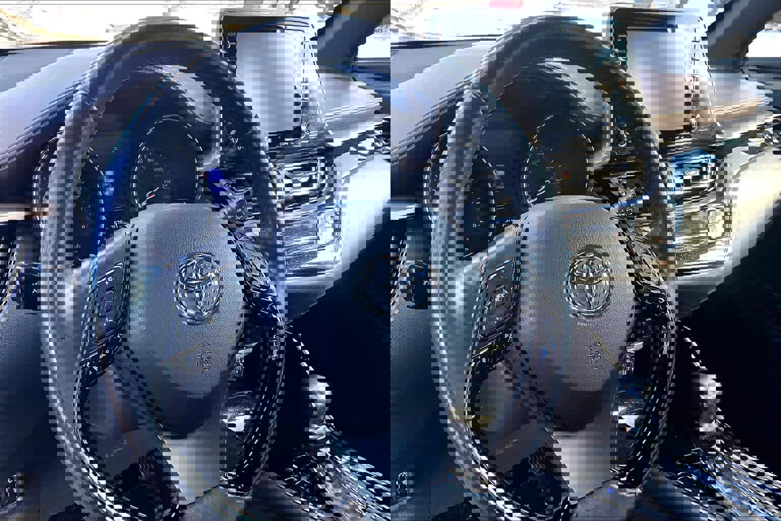 Used 2019 Toyota C-HR Limited image 17