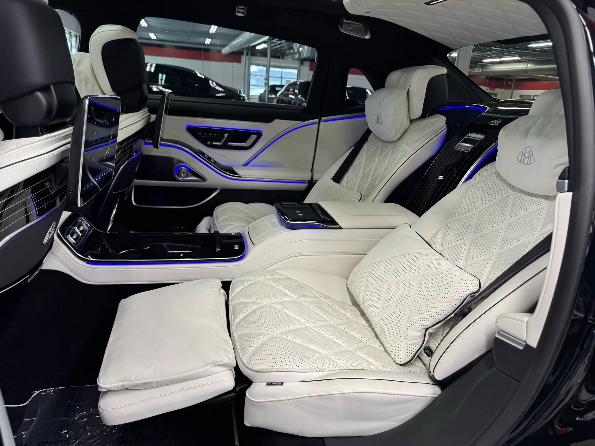 Used 2023 Mercedes-Benz Maybach S 680 S 680 4MATIC Sedan 4D w/ Manufaktur Leather Package image 42