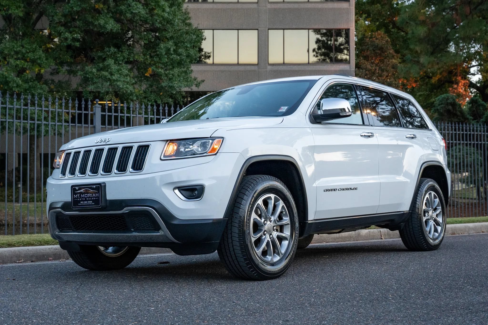 Used 2015 Jeep Grand Cherokee Limited AWD/4WD image 1