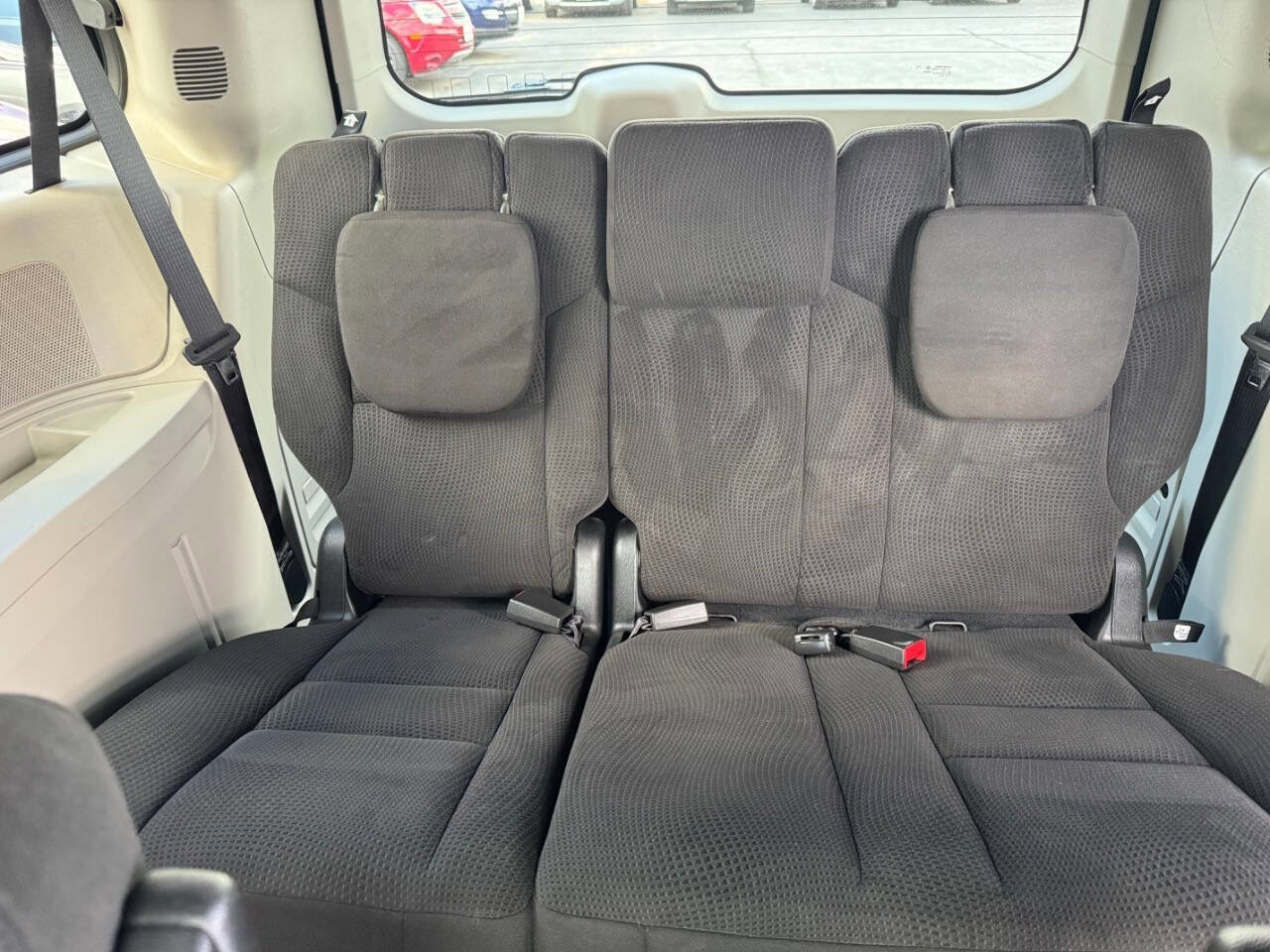 Used 2016 Dodge Grand Caravan SE image 18