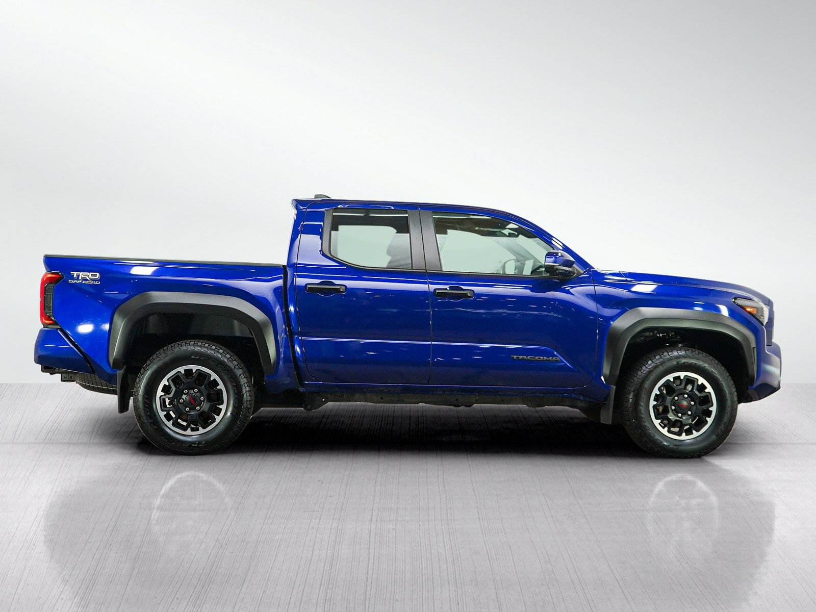 Used 2024 Toyota Tacoma TRD Off-Road w/ TRD Off Road Premium Package AWD/4WD image 6