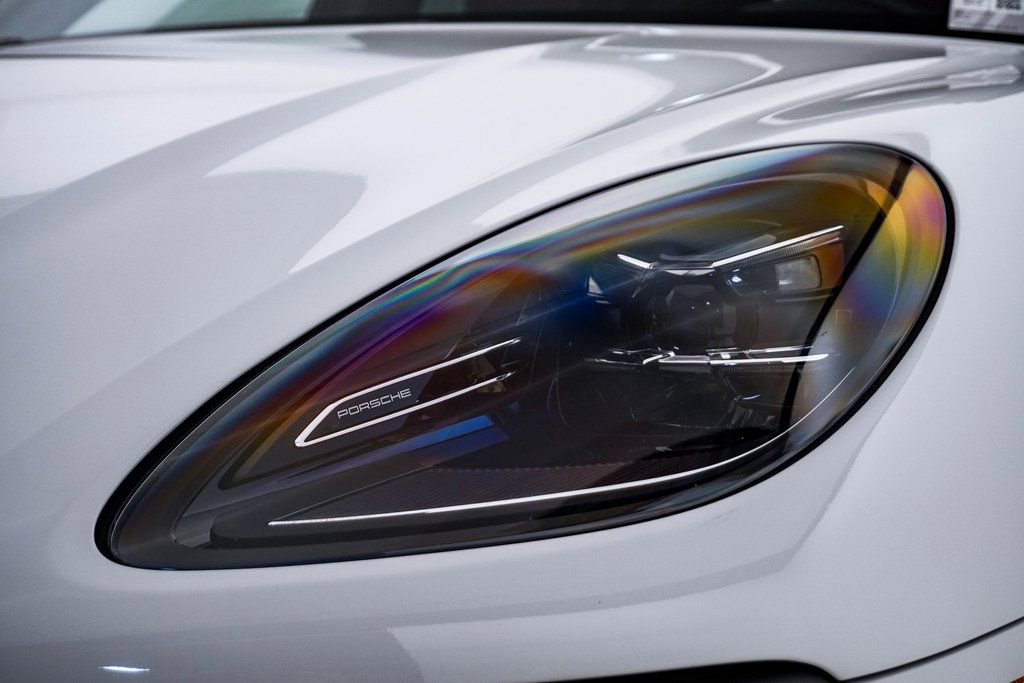 Certified 2025 Porsche Macan image 7