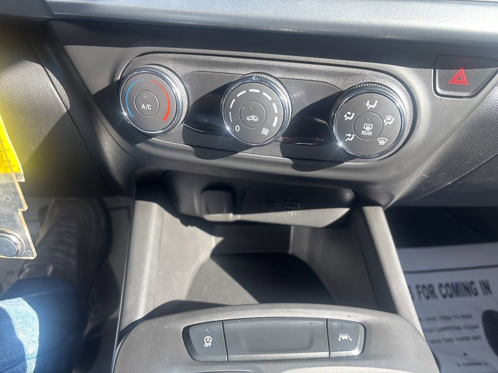 Used 2025 Chevrolet Trax LS image 21