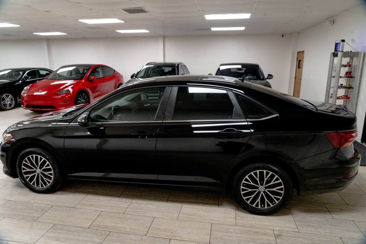 Used 2019 Volkswagen Jetta SE w/ Cold Weather Package FWD image 16
