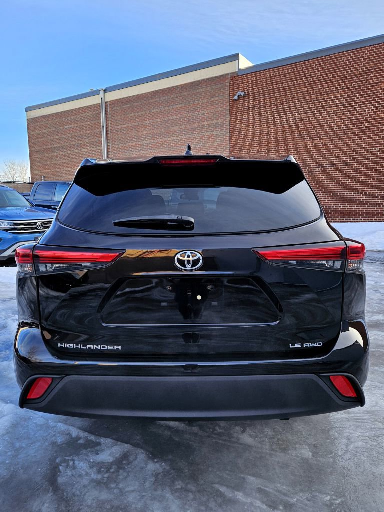 Used 2020 Toyota Highlander LE image 6