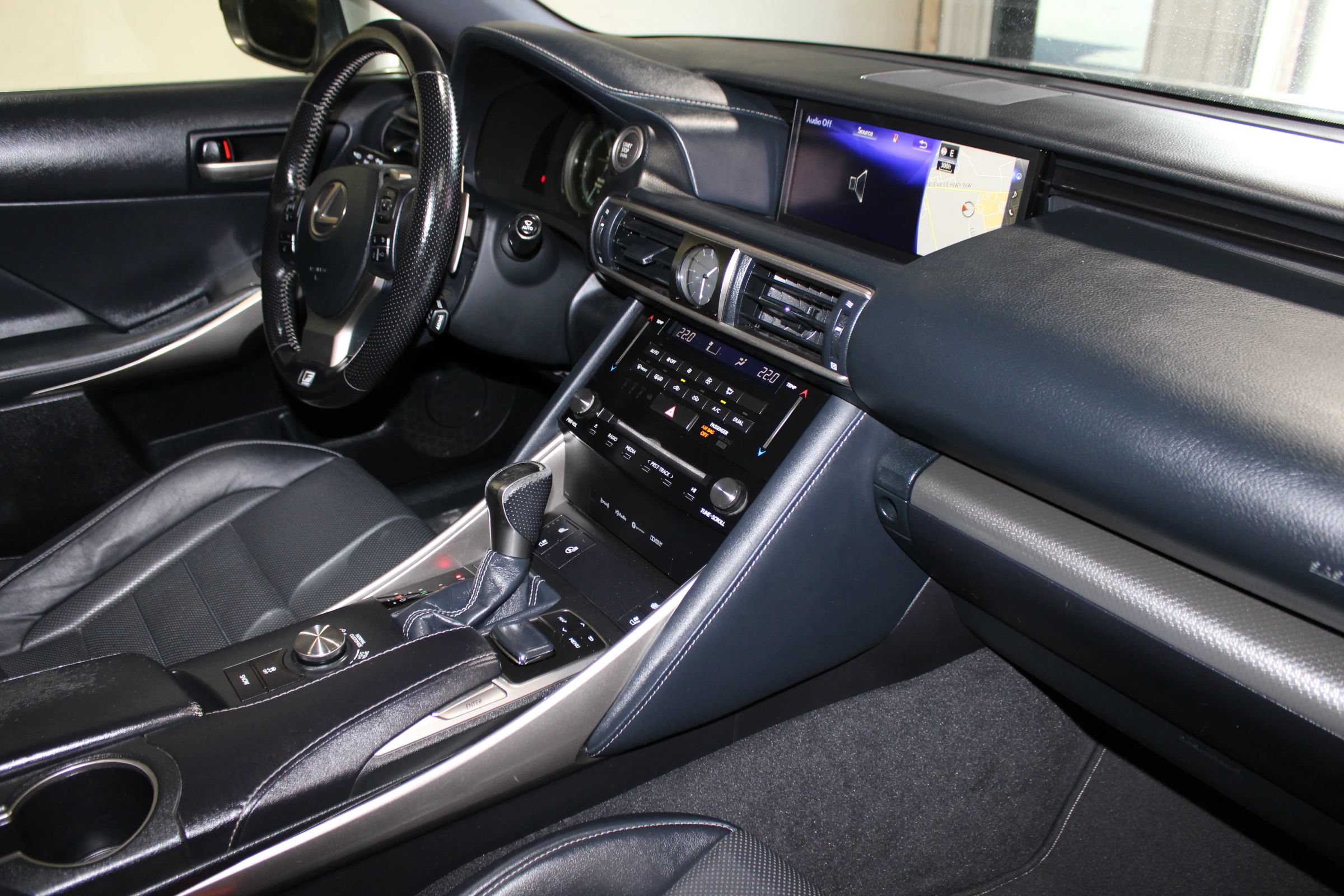 Used 2017 Lexus IS 350 AWD image 34