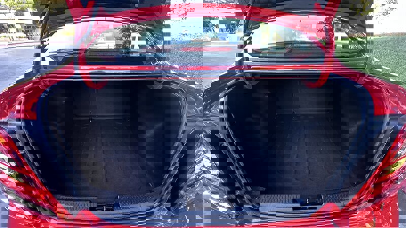 Used 2018 Chevrolet Sonic Premier FWD image 9