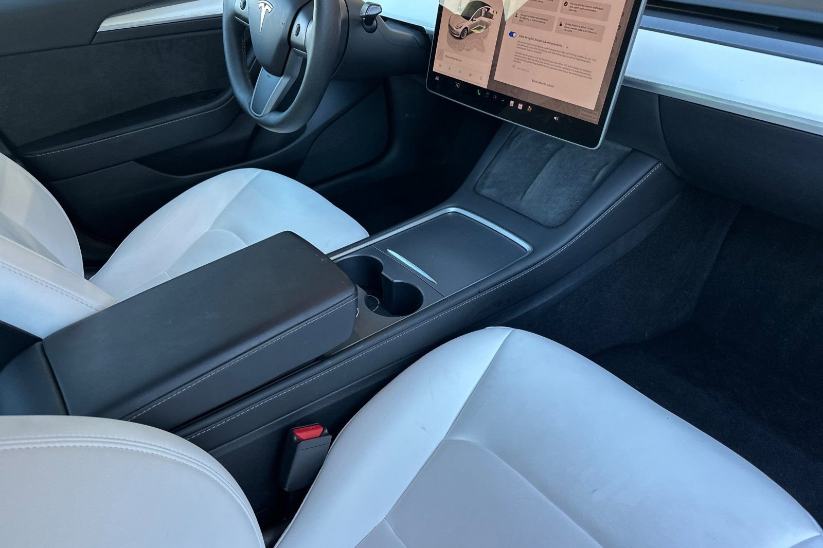 Used 2023 Tesla Model 3 Standard Range image 12