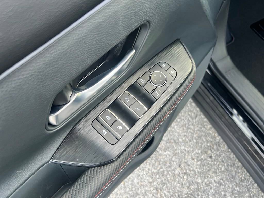 Used 2025 Nissan Kicks SR image 13