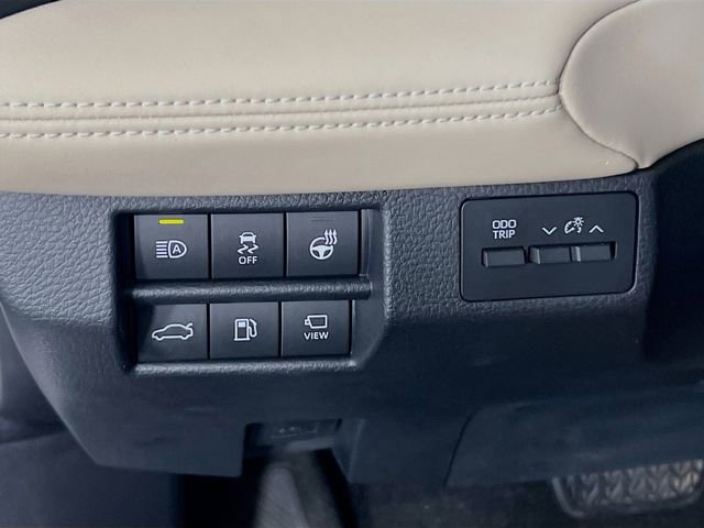 Used 2020 Toyota Avalon Limited image 12