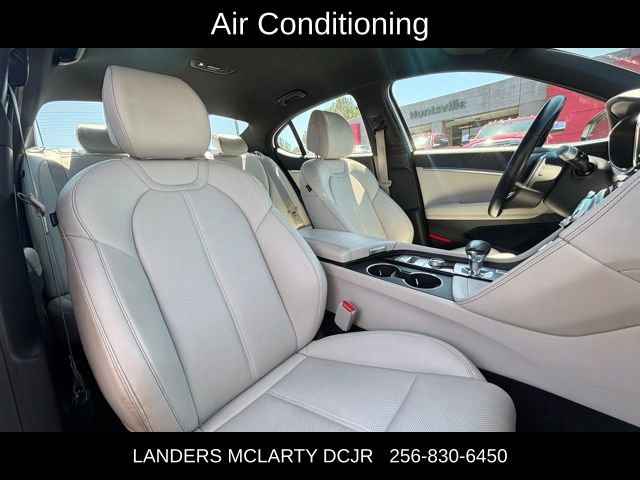 Used 2024 Genesis G70 2.5T RWD image 11