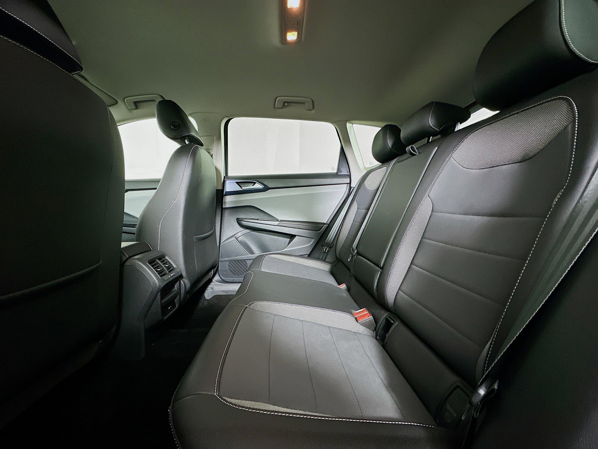 Used 2024 Volkswagen Taos SE image 27