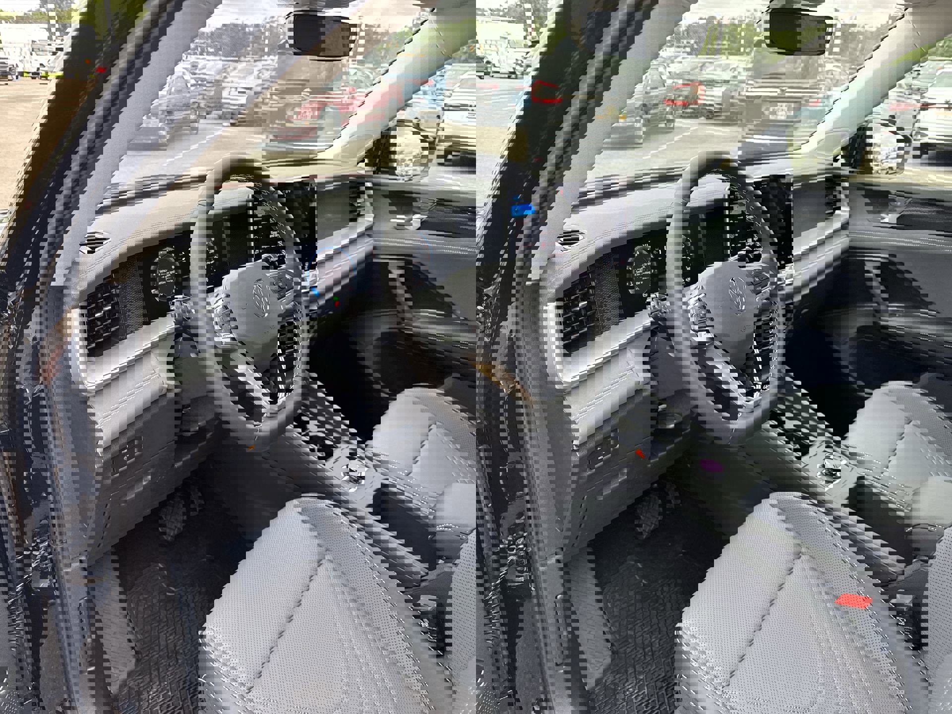 Used 2025 Volkswagen Tiguan SE image 10