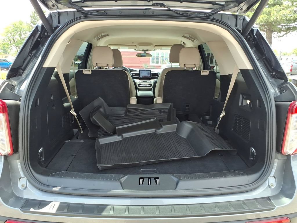 Used 2023 Ford Explorer XLT w/ Equipment Group 202A AWD/4WD image 10