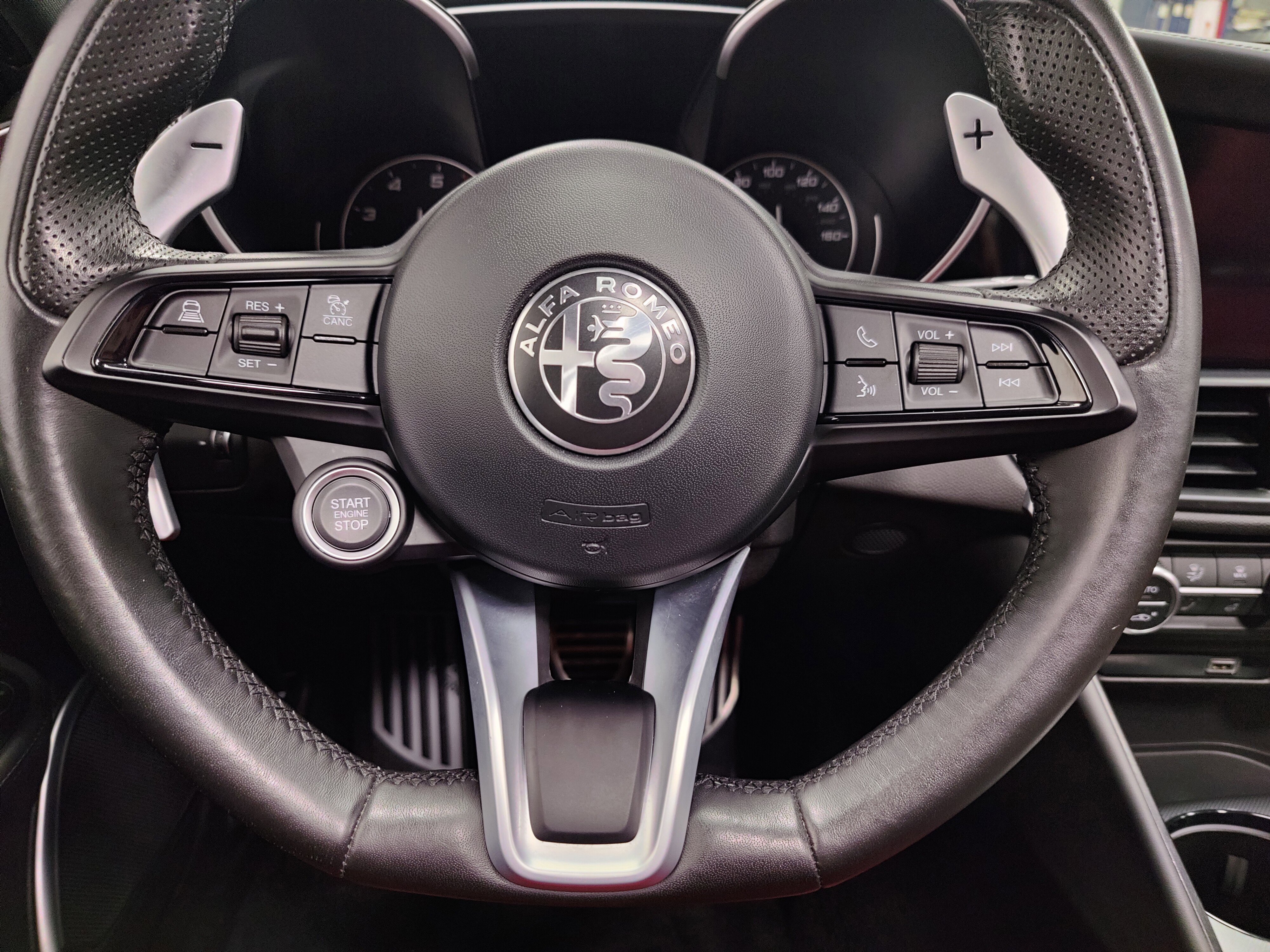 Certified 2022 Alfa Romeo Giulia Veloce image 28