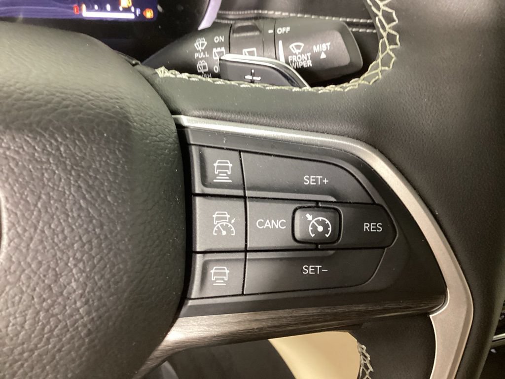Used 2024 Jeep Grand Cherokee Limited w/ Luxury Tech Group II AWD/4WD image 22
