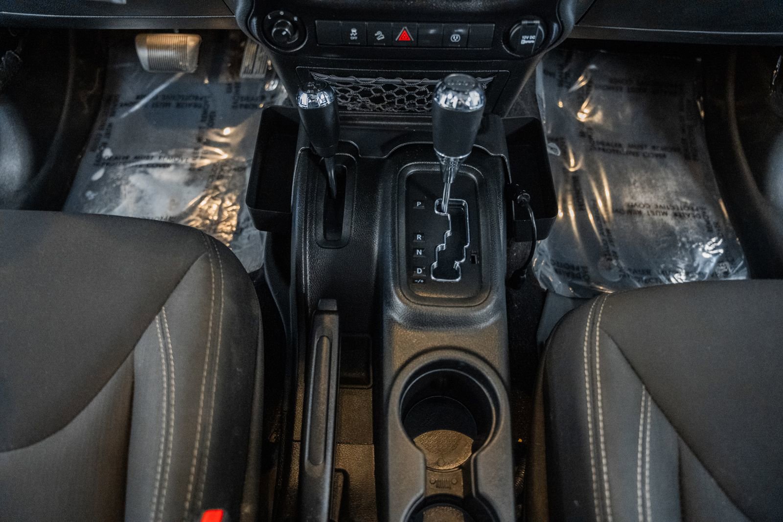 Used 2018 Jeep Wrangler Unlimited Sahara w/ Connectivity Group image 31