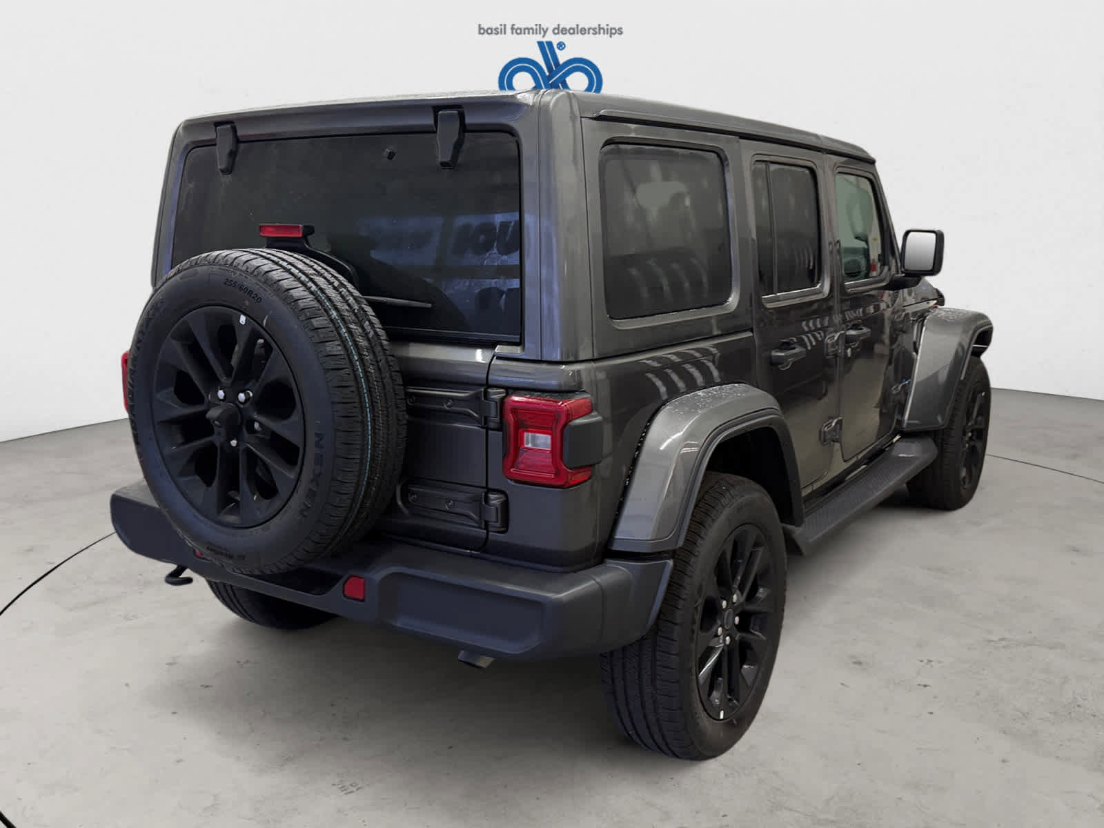 Used 2025 Jeep Wrangler Sahara image 4