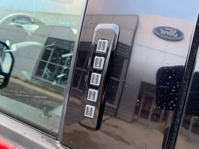 Used 2022 Ford F150 Lariat image 6