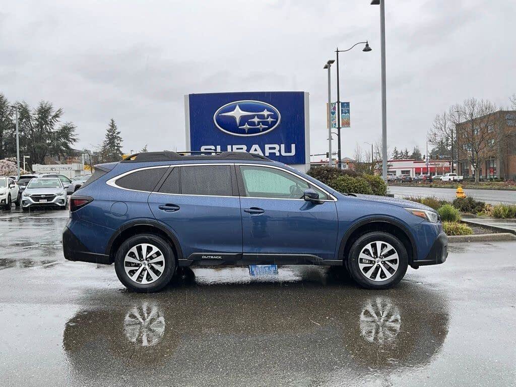 Used 2022 Subaru Outback Premium image 9