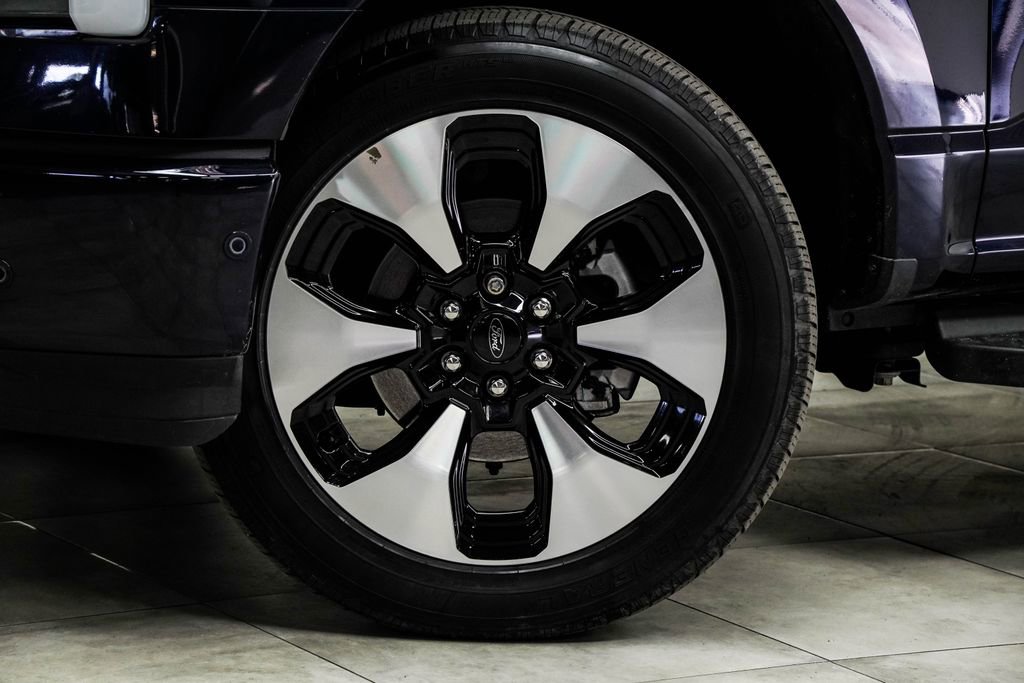 Used 2022 Ford F150 Lightning Platinum image 3
