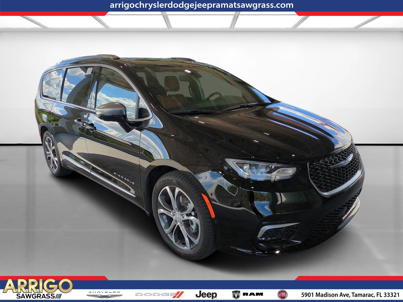 New 2026 Chrysler Pacifica Pinnacle w/ Trailer Tow Group