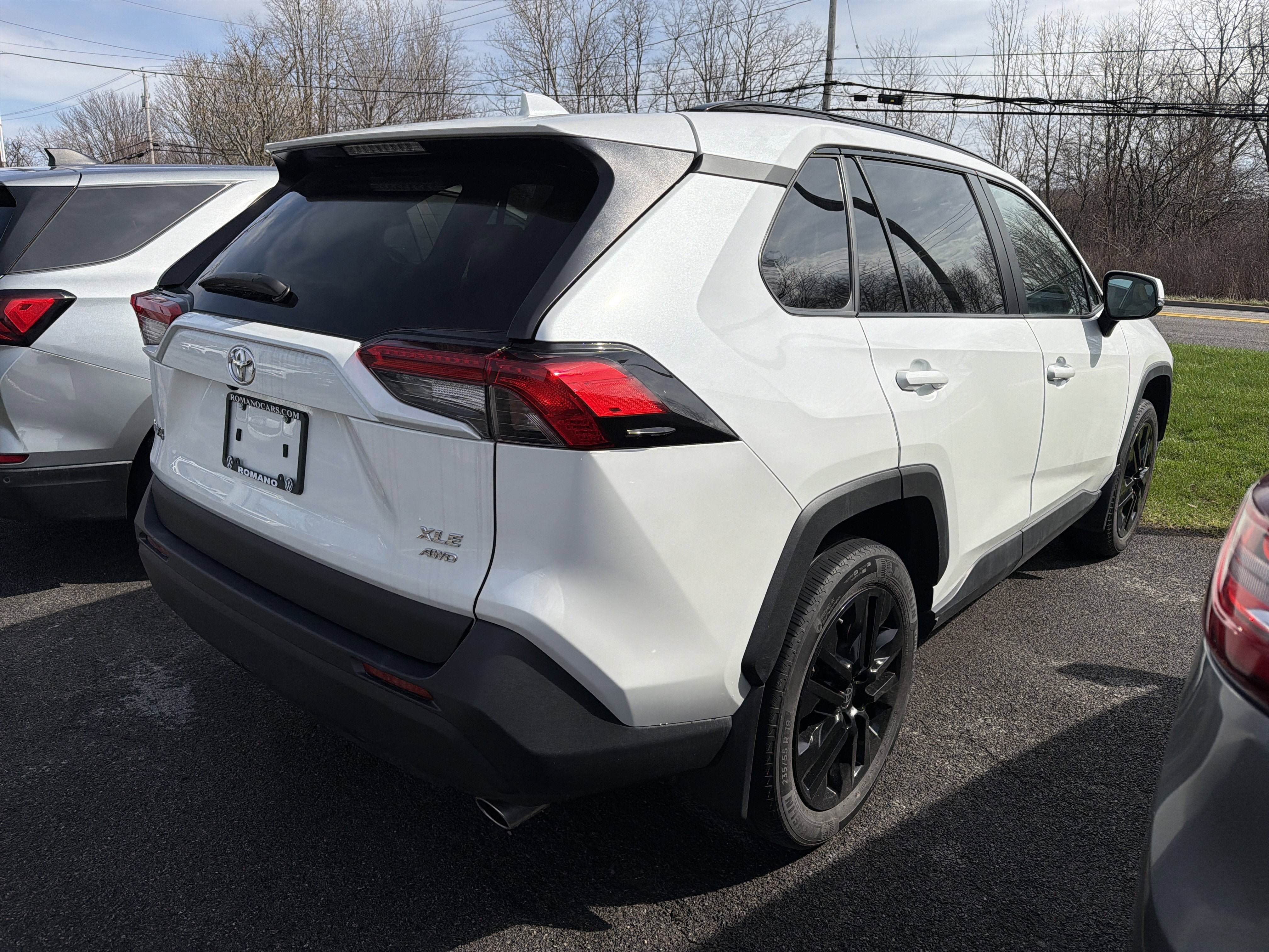 Used 2023 Toyota RAV4 XLE Premium image 7