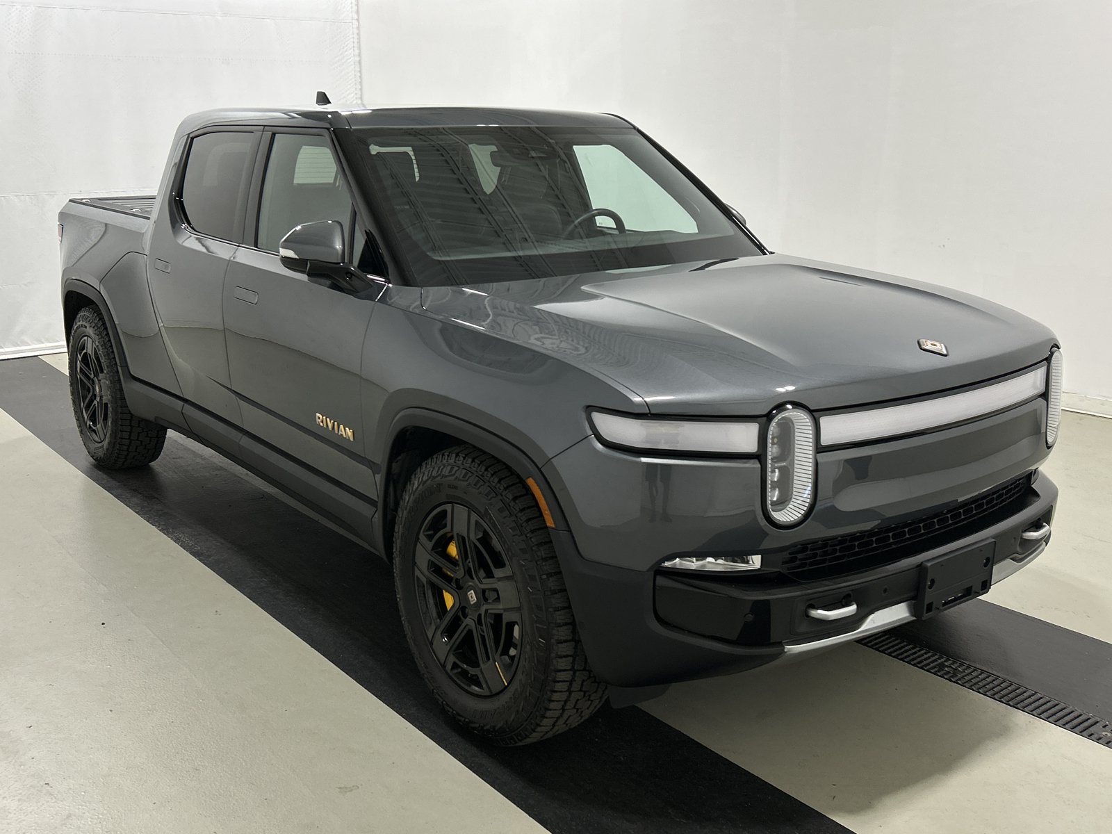 Used 2024 Rivian R1T Adventure AWD/4WD image 7