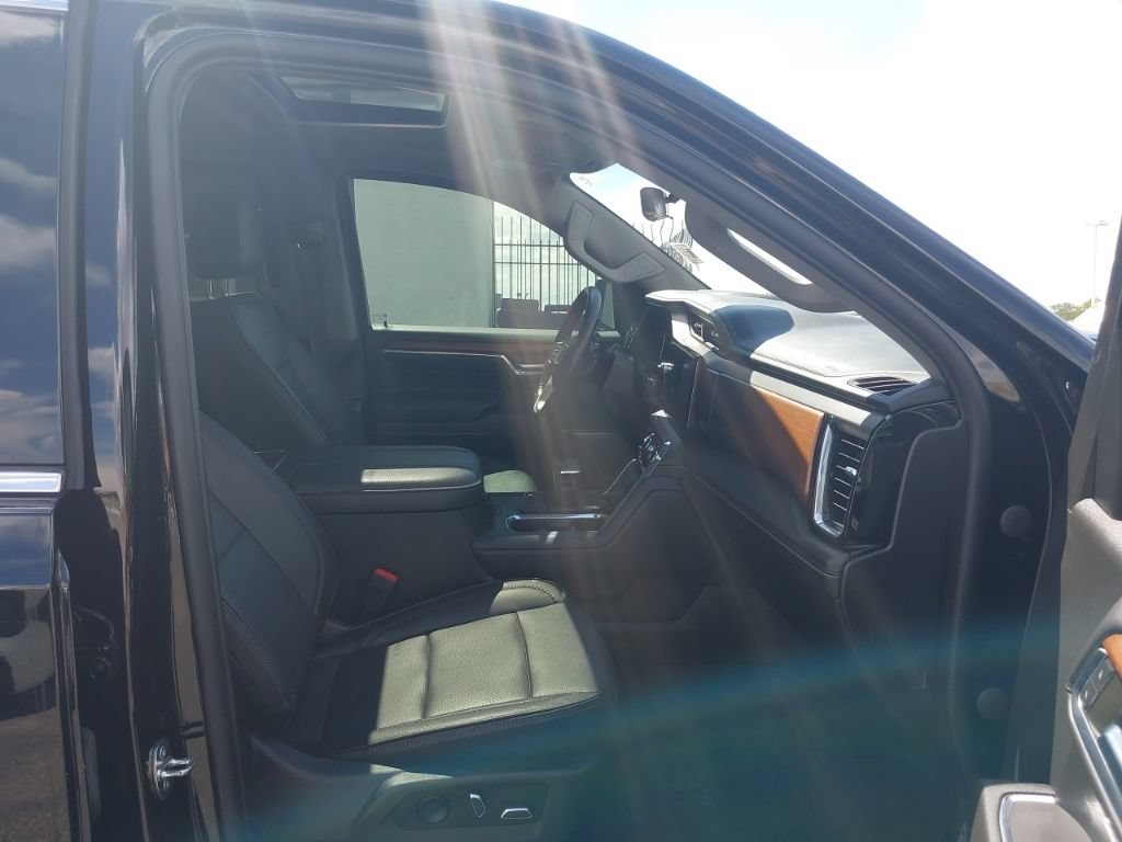 Used 2023 GMC Sierra 1500 Denali AWD/4WD image 36