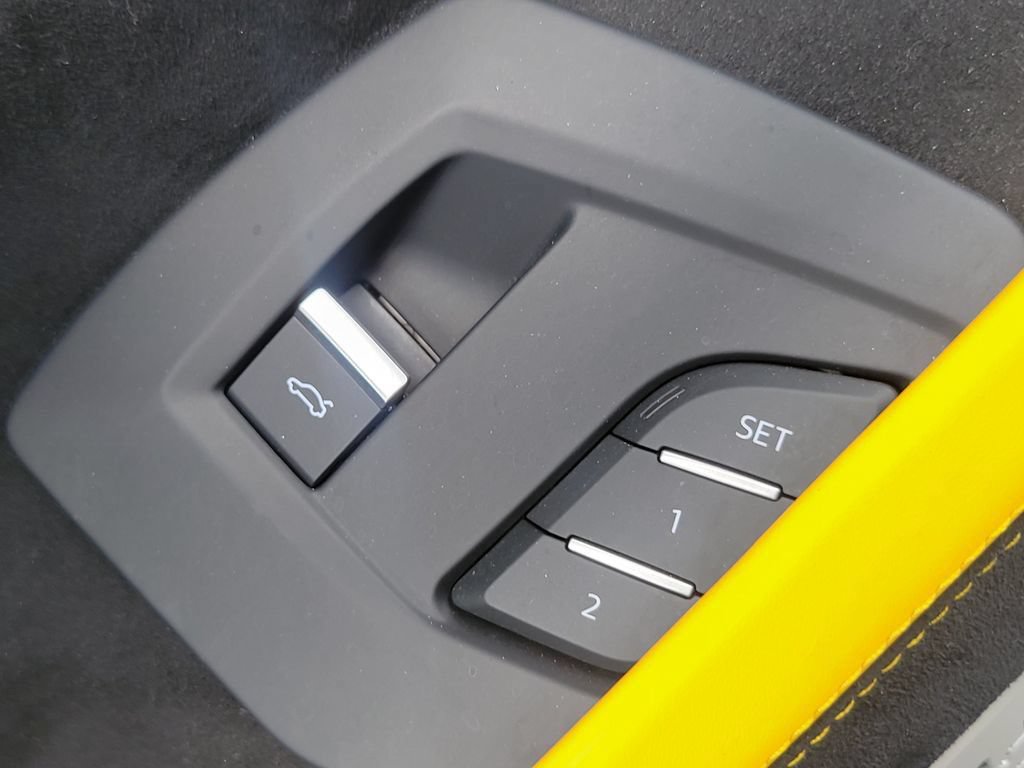 Used 2023 Lamborghini Urus Performante AWD/4WD image 19