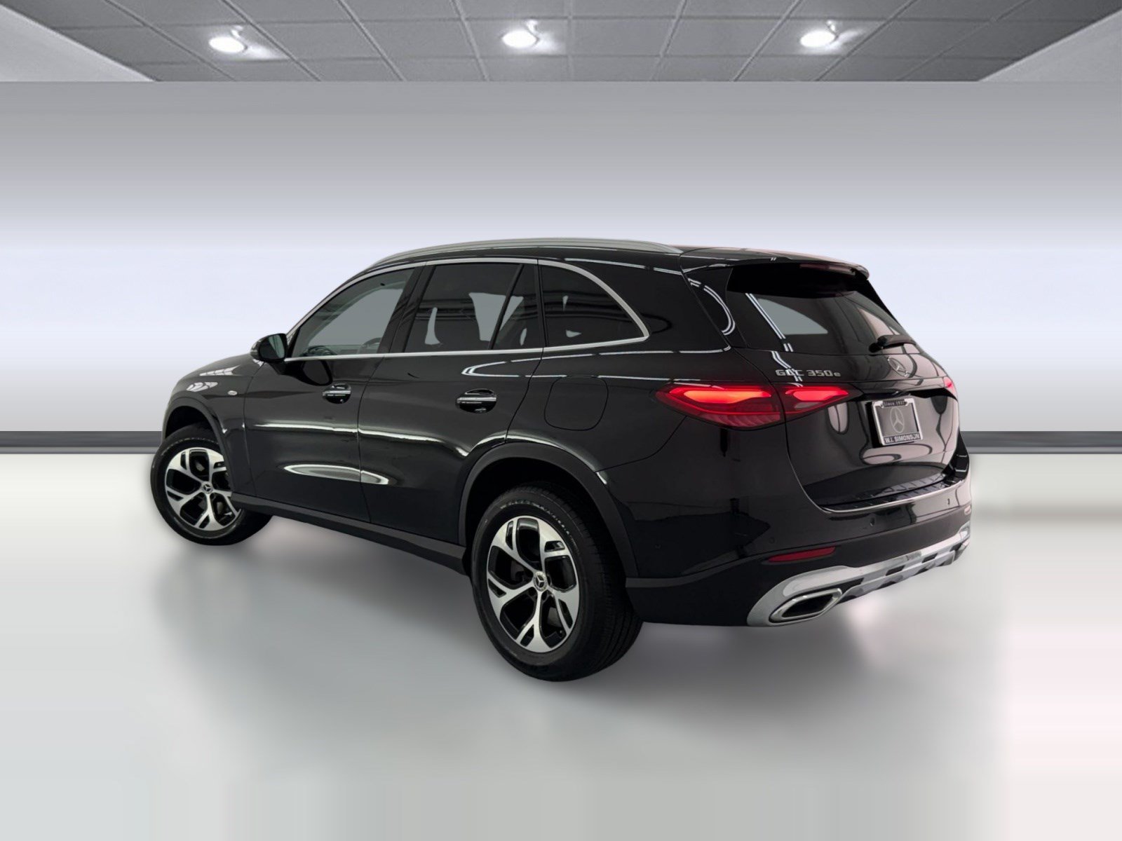 Used 2025 Mercedes-Benz GLC 350e 4MATIC image 3